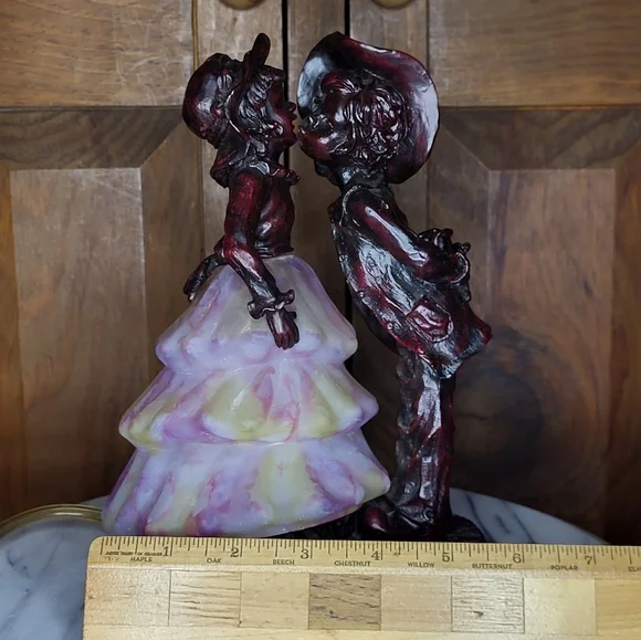 Romantic Silhouette Lamp with Pink Glow - Picture 4 of 12